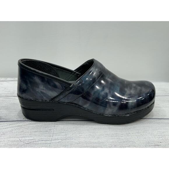 Dansko Womens Comfort Work Shoes Printed Clogs Closed Toe Slip On Blue Size 40 - Picture 5 of 11